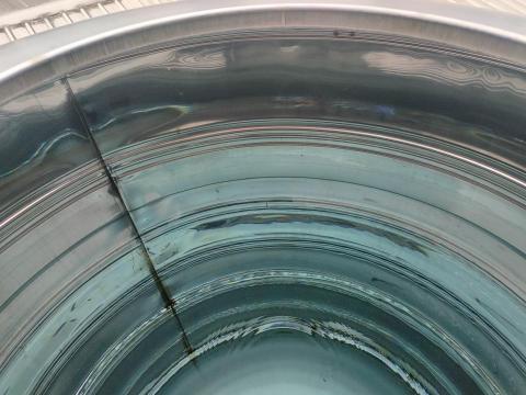 湯偉勝 - 白鐵水塔清洗後，一樣恢復原本的面貌。