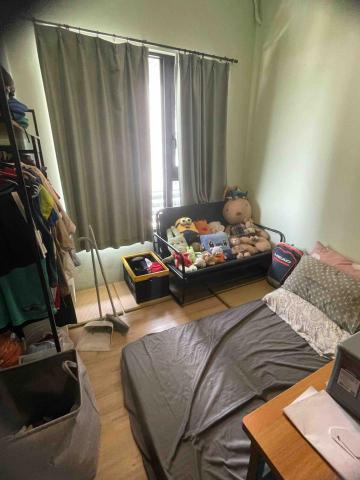 米妮愛乾淨 - 娃娃真的很多，哈哈哈哈每個都超可愛?
床墊不大，所以整理完有小小的走道可以走～