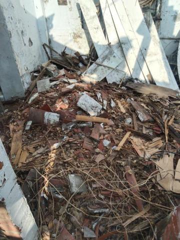 泉鋒工程行/黃鏵鋕 - 三合院崩塌整理前