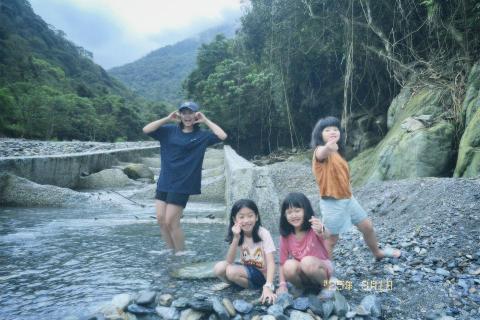 劉雅惠 - 陪小孩體驗生活