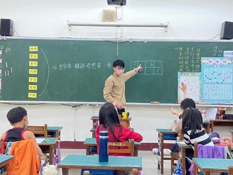 晟軒 - 永齡希望小學任教