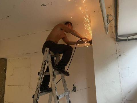 鈞週到企業行 - 拆除房子中