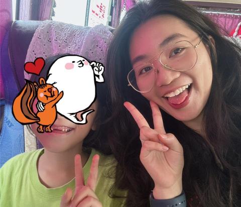 Stella - 帶小朋友們出去戶外教學
小朋友總是會拉著我，或是要跟我牽手以及坐一起?
對我來說，給孩子安全感以及信心真的是最重要的