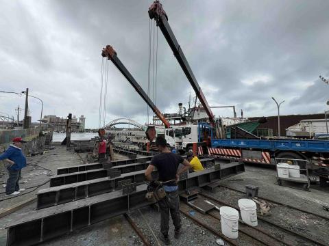 陳佑民 - 永安漁港漁船修理軌道作業