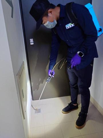 濰淨環衛有限公司 - 大樓安全梯排水孔藥劑噴灑