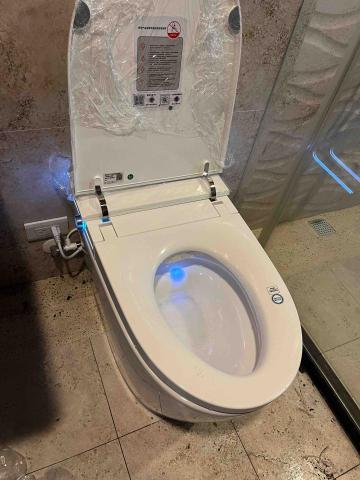 響天水電工程-阿龍 - 智能馬桶安裝