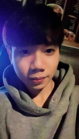 提供有氧舞蹈服務的專家黃清泉