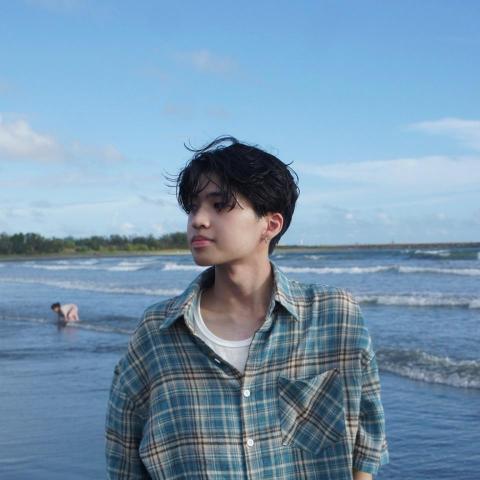 提供物流管理服務的專家鄭亦翔