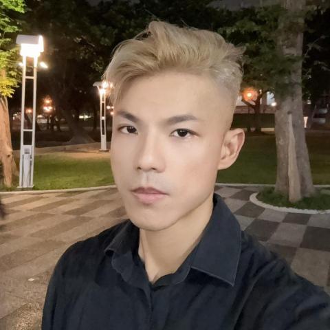 提供餐點服務的專家しょ うた