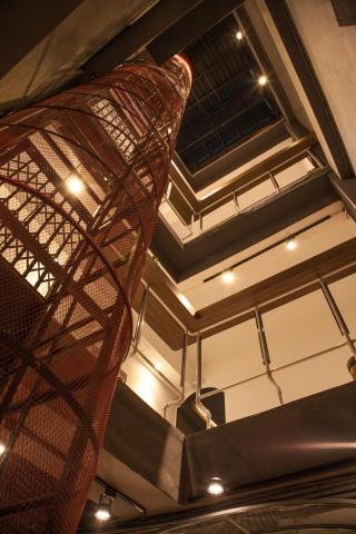 後設思決創意工作室 - ◆洞 · 屋旅店 2015
坪數：210坪(1F-2F-3F-RF)
格局：舊屋翻新 獨棟 
1F:接待,餐廳,辦公,客房 / 2F:客房 / 3F:客房 / RF:景觀,交誼,休憩
