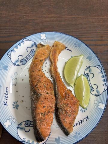 陳霈珊 - 乾煎鮭魚