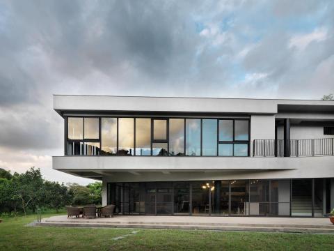 後設思決創意工作室 - ◆萬里行館 2020
坪數：160坪(1F-2F)
格局：新成屋 獨棟 1F:1+1房2廳2衛 / 2F:4房1廳4衛
