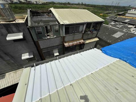 洪政凱（扛）鋼益企業社 - 前端生鏽切除蓋新板