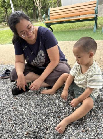 張毓苔 - 在福林公園玩沙坑