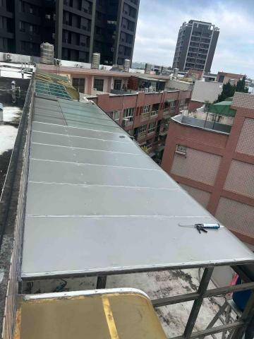 高瑞隆 - PC板更換朔鋁板