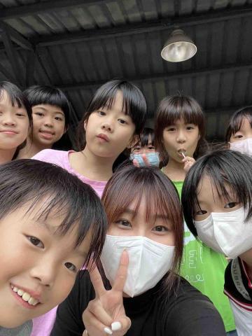 張芝霞 - 帶小朋友戶外教學