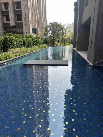 蘇品瑄 - 社區游泳池