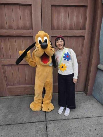 黃鈺芯 - 老師欸照片（是右邊的）