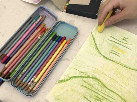 黃鈺芯 - 伴讀/陪玩可以一起畫圖勞作