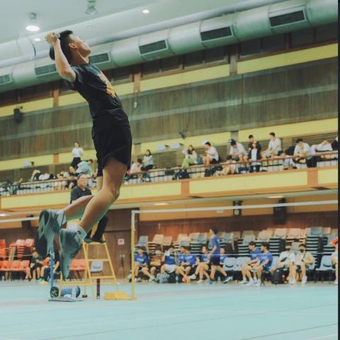 提供羽球初學者服務的專家葉日緯