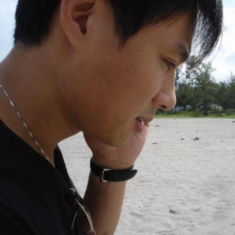 提供淡水修包包拉鍊服務的專家林楠