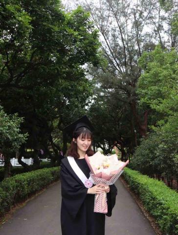 韓宜婷 - 大學畢業?