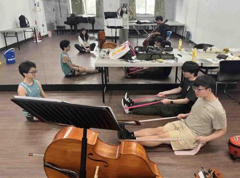 林昕瑋 - 114年6月指導師大國樂社低音提琴