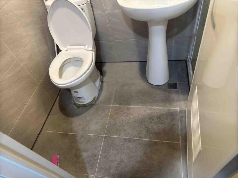 小美專業收納清潔 - 廁所止滑特殊專