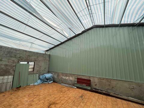 伍磚企業社 - 鐵厝補骨架工程 等待蓋板 帆布保護