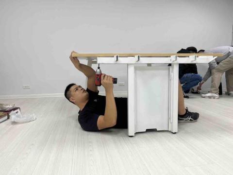 大輪實業社 - 傢俱組裝