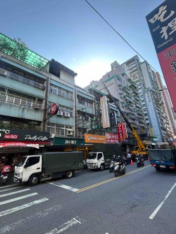 大輪實業社 - 吊車搬運