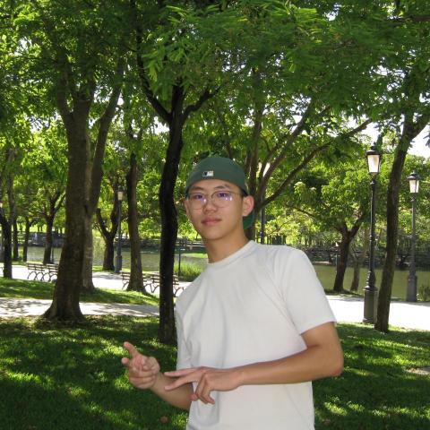 提供多益滿分服務的專家王韋翔