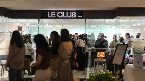 Jamais Design Studio - ｜LE CLUB by DFUN ｜
開幕當日吸引眾多設計師與民眾參與，透過展覽空間與主視覺的整合，傳遞品牌理念與策展氛圍，營造高質感的交流場域。