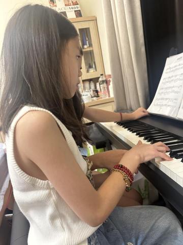 畇樺工作室 - 可愛的小學生 開啟音樂樂園
不管課業繁雜 音樂是她們最放鬆的調劑品