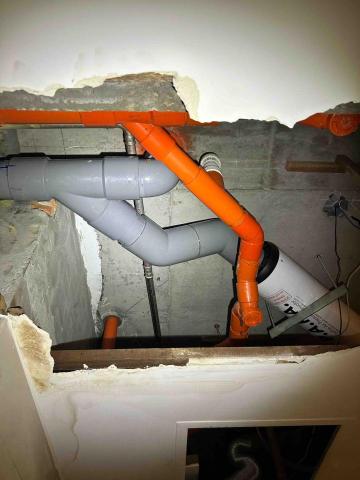 陳炳勳 - 浴室天花板排水漏水更換及正壓調節器更換