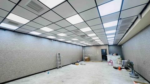 萬毅貿易工程有限公司 - 輕鋼架、壁紙、塑膠地板、水電配線燈組