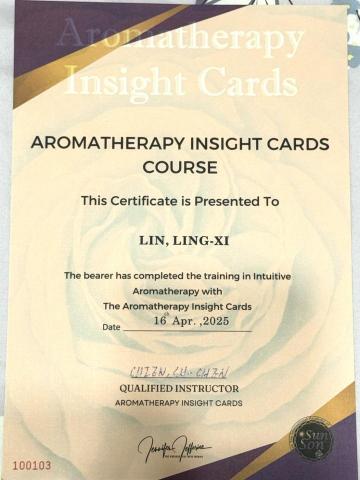 林泠汐Lincy - 植物精油洞悉卡解讀師