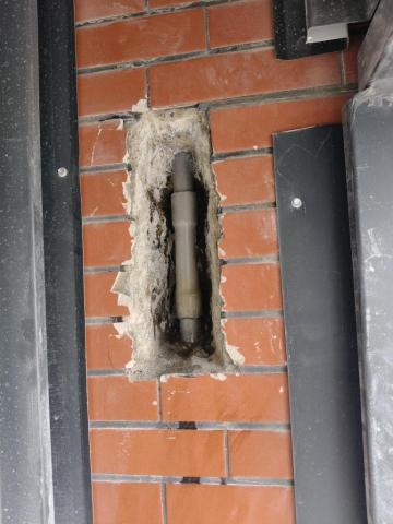 瑋成水電裝修工作室 - 施工後：牆壁被電鑽鑽洞，完工