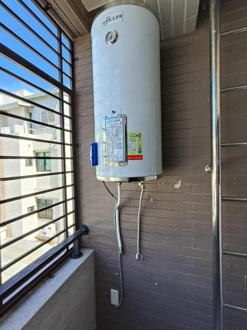 瑋成水電裝修工作室 - 施工後：電熱水器按裝完成