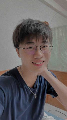 提供客服服務的專家敬祐