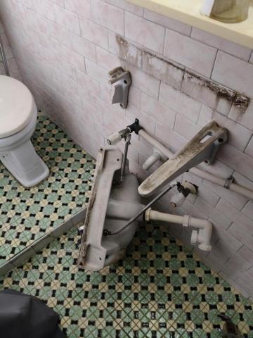 瑋成水電裝修工作室 - 施工前：按裝洗臉盆