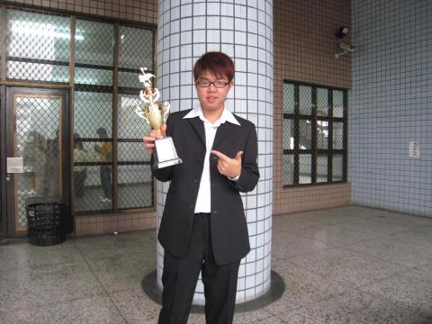 顧哲愷 - 高雄地區流行鋼琴比賽青年組冠軍