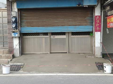 廖基利 - 斜坡止滑粗底施作