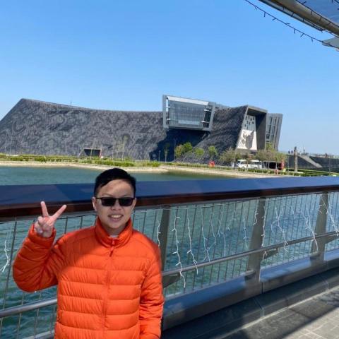 提供剪髮男童服務的專家王德昊