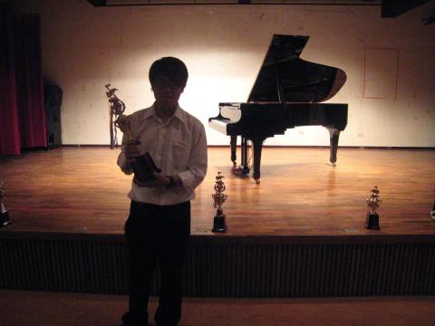 顧哲愷 - 2008年全校鋼琴比賽流行組冠軍