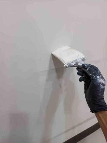 詹文欽，兆基屋管 - 粉刷