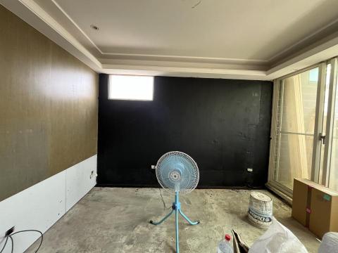 益實工程 - 牆面壁癌整理。
舊牆面打除，重新施作防水，粉刷，粉光。