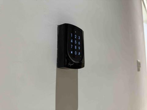 張亦廷 - 門禁讀卡機安裝