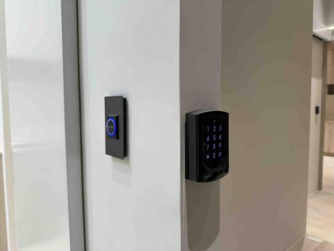 張亦廷 - 讀卡機、開門按鈕安裝