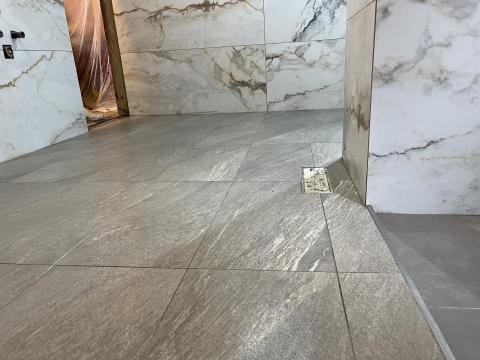 益實工程 - 壁磚及地磚施作，濕區降低。
該案場施作內容: 浴室全室，拆除/粉刷/防水/貼磚。